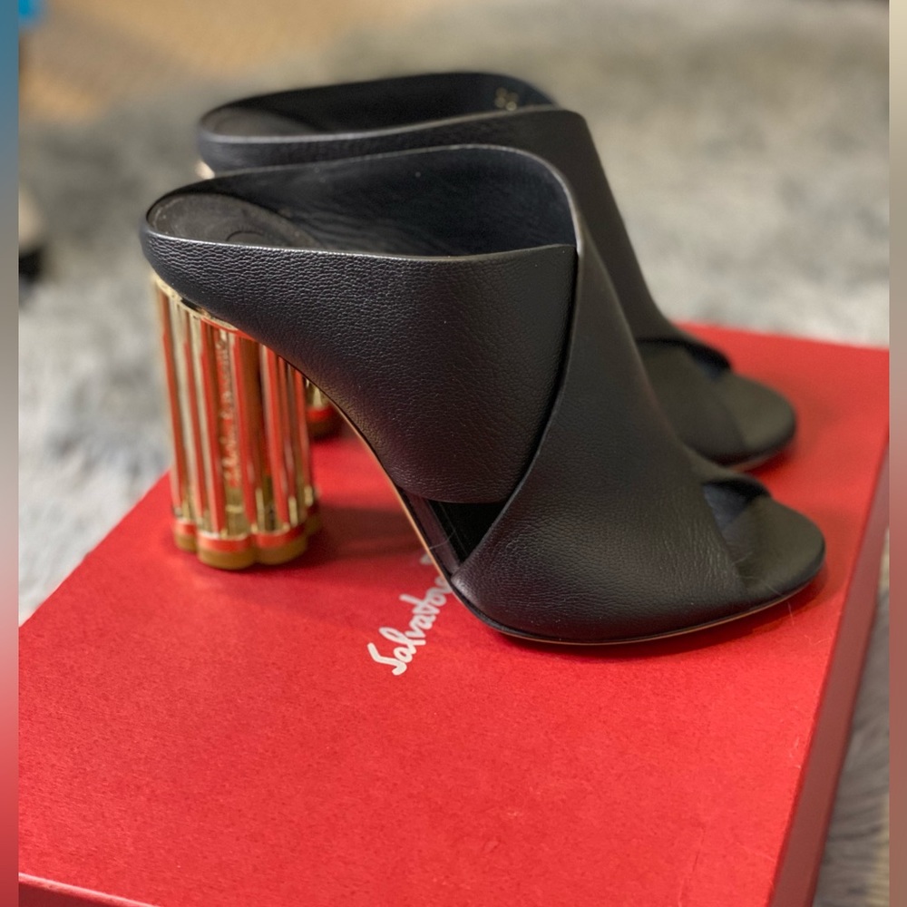 Salvatore Ferragamo Abriola black leather sandal
